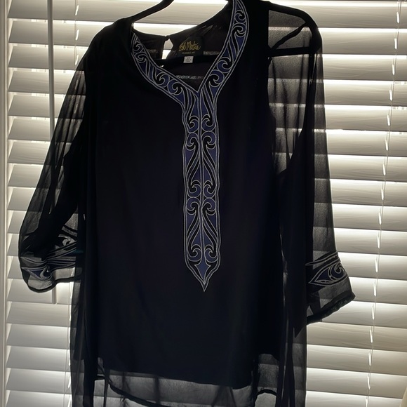 Gently worn bob Mackie 2x shirt - Picture 5 of 13